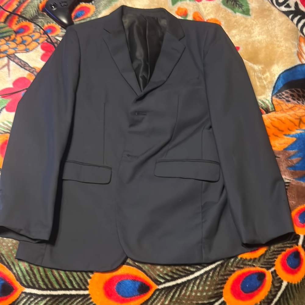 Selling a Gucci suit I been having since high school. Used it like 7